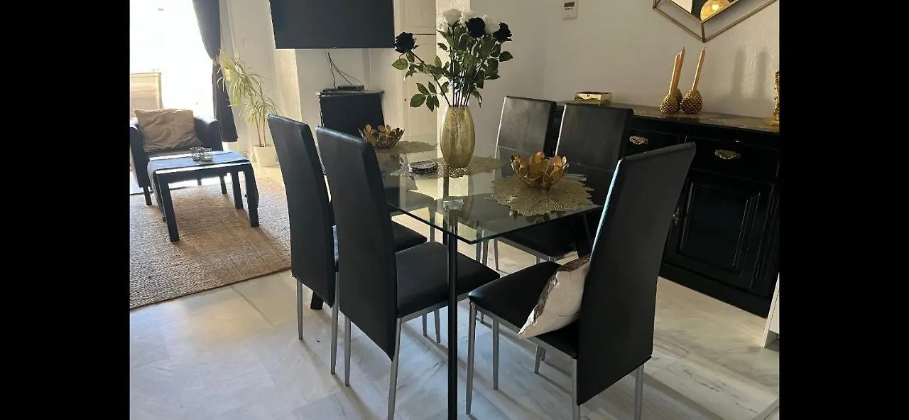Marbella Lovely 3-Bedroom Apartment 350 M Walk To The Beach