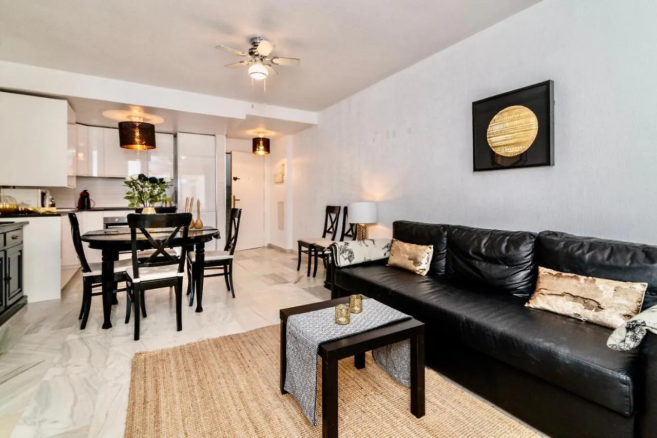 Marbella Lovely 3-Bedroom Apartment 350 M Walk To The Beach 0*,  España