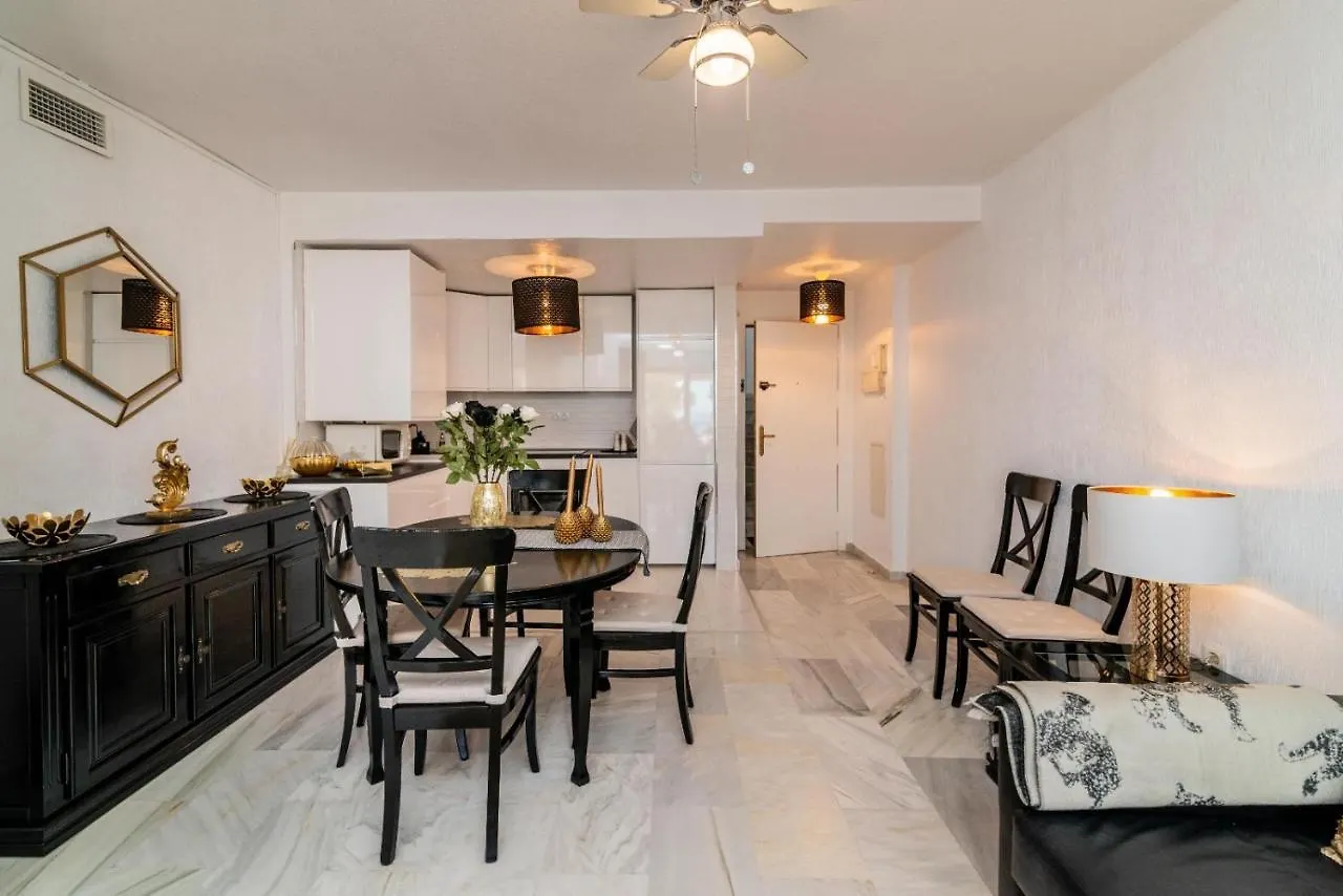 Marbella Lovely 3-Bedroom Apartment 350 M Walk To The Beach