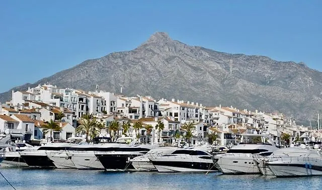 Marbella Lovely 3-Bedroom Apartment 350 M Walk To The Beach 0*,  España